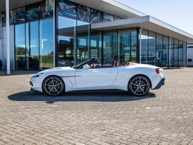 Aston Martin V12 Vanquish