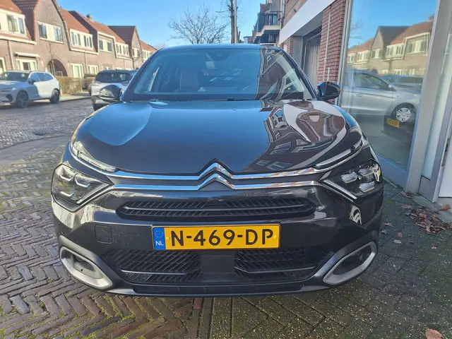 Citroën C4 1.2 Puretech Shine /Camera/Opendak/Navi/Clima/Head-Up/1e Eig/Harantie