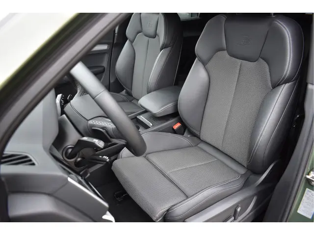 Audi Q5 50 TFSI e S-Line 299 Pk Black Optik Matrix Leder Navi Carbon 20 Inch Trekhaak