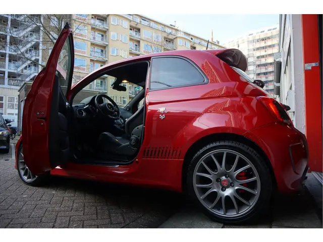 Fiat 500 1.4 T-Jet Abarth 595 Competizione BREMBO | CARBON | INTERSCOPE | Schaalstoelen | 4 pijps Sp...