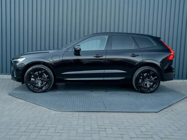 Volvo XC60 2.0 T6 Plug-in hybrid AWD Plus Black Edition  | Pano | Trekhaak wegkl. | Facelift | 360 C...