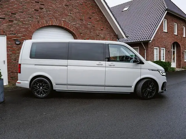 Volkswagen Caravelle T6.1 2.0 TDI 204 PK DSG L2H1 A-KLEP ACC | LED | Leder | Side Assist | Privacy g...