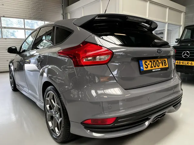 Ford Focus 2.0 ST-3 Recaro stoelen, Navi, Camera, Leer