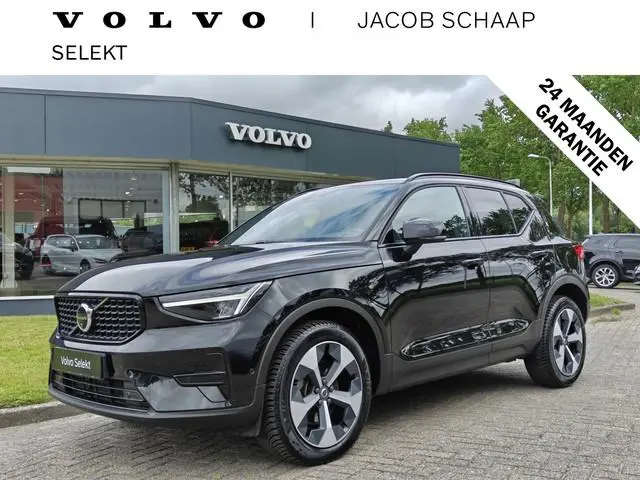 Volvo XC40 B3 177PK Automaat Plus Dark | H&K | Elektr. Stoelen | Verw. voorstoelen | ACC | 19'' |