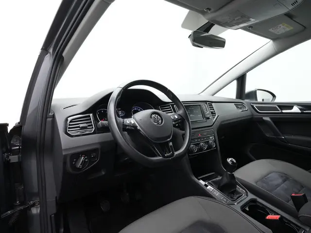Volkswagen Golf Sportsvan 1.2 TSI 110 pk Highline | 1e eigenaar | Trekhaak | Achteruitrijcamera | Na...