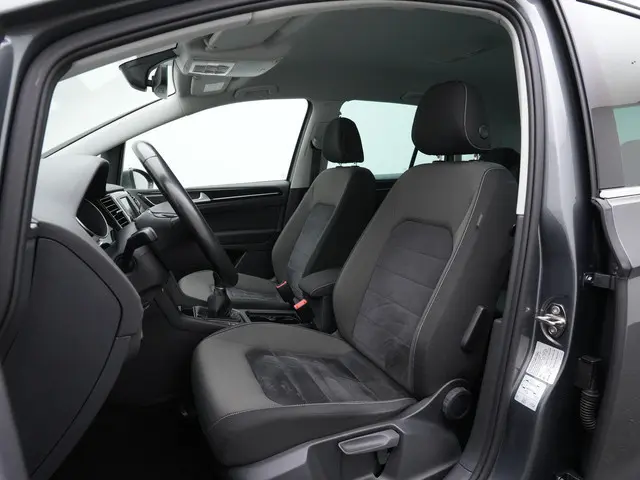 Volkswagen Golf Sportsvan 1.2 TSI 110 pk Highline | 1e eigenaar | Trekhaak | Achteruitrijcamera | Na...