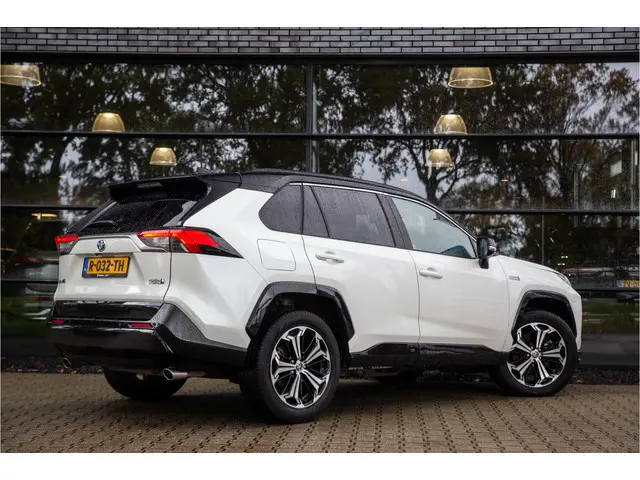 Toyota RAV4 2.5 Plug-in Hybrid AWD Bi-Tone Plus , JBL-soundsysteem, Stuurverwarming, Stoelverkoeling...