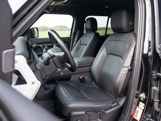 Land Rover Defender 110 2.0 P400e S | Black Pack | Leder interieur | Wit Dak | Adaptive Cruise | Col...