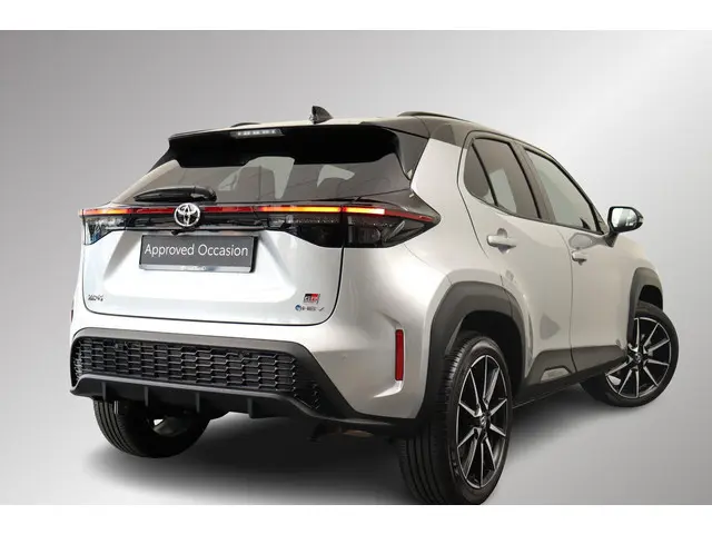 Toyota Yaris Cross 1.5 Hybrid 130 GR SPORT, BSM, JBL, HUD, Stoel en stuurverwarming