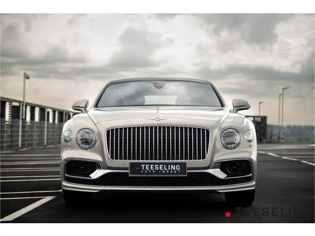 Bentley Flying Spur 4.0 V8 | Extreme Silver | Massage