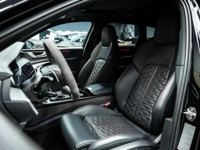 Audi RS6 Avant TFSI quattro | Keramisch | B/O | Pano | Rode Stiksels |