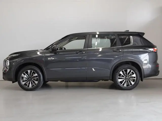 Mitsubishi Outlander 2.4 PHEV Pure | Actieprijs | 360 Camera | Standkachel | Navi | Clima | 8 jaar g...