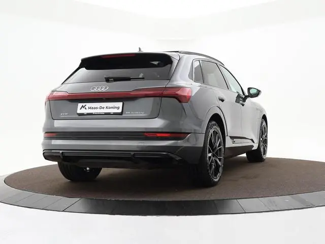 Audi e-tron 55 Quattro S Edition 95 kWh 408pk · Panoramadak · 360 Camera · Luchtvering · Elek. Stoel...