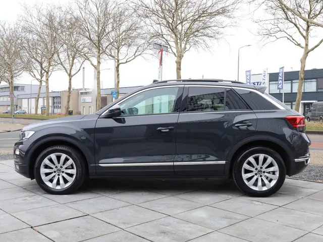 Volkswagen T-Roc Sport 2.0 TSI 4Motion 190PK | Panodak | Keyless | Camera | Elektrische kofferklep |...