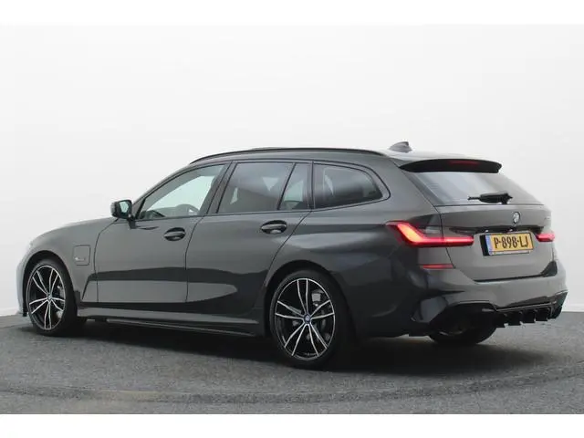 BMW 3-serie Touring 330e Business Edition Plus M-sport Panoramadak, M-Sportstoelen, Carbon, Camera,...