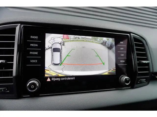 ŠKODA Karoq 1.5 TSI ACT Sportline Apple Carplay Navigatie Camera Parkeersensoren ACC Cruise control...