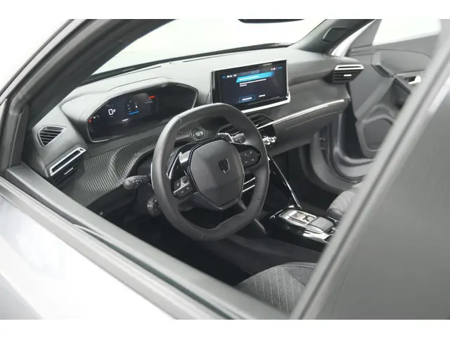 Peugeot 2008 1.2 Hybrid 145 Allure | 360 Camera | Adaptieve Cruise Control | Dodehoekdetectie | Appl...
