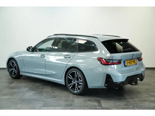 BMW 3-serie Touring 320e Panoramadak PDC ACC HI-FI M Sport Trekhaak