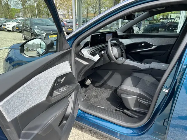 Peugeot e-3008