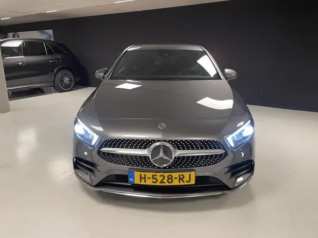 Mercedes-Benz A-klasse 200 Business Solution AMG | Trekhaak | Stoelverwarming