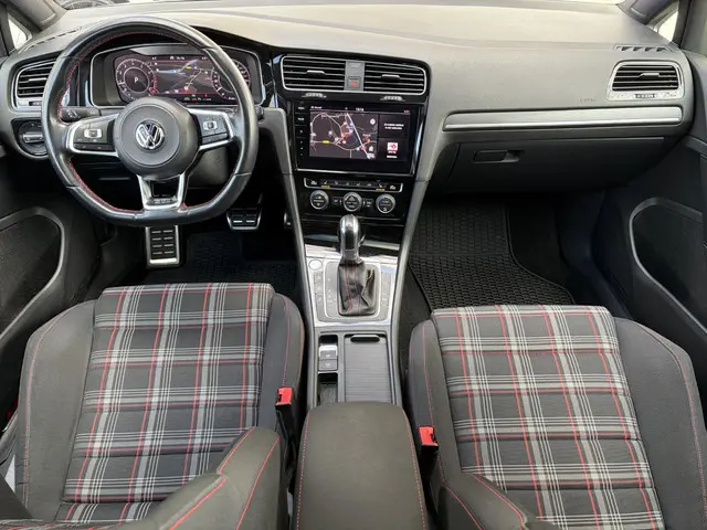 Volkswagen Golf 2.0 TSI GTI Performance Pano Miltek Virtual Cam AC