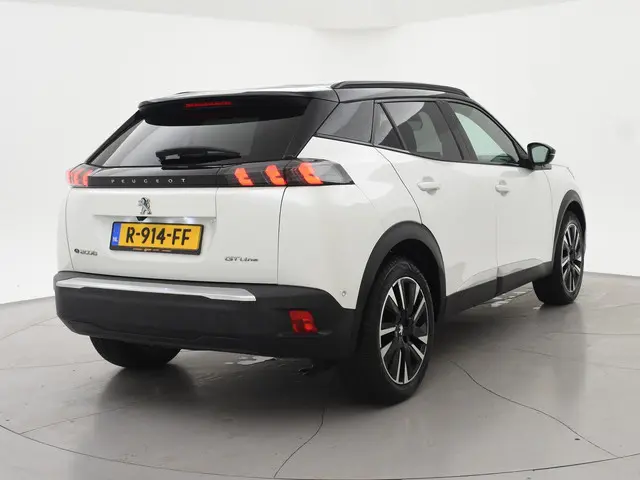 Peugeot e-2008 EV GT 50 kWh 3-FASE + ADAPTIVE CRUISE | STOELVERW. | 18 INCH | LED | APPLE CARPLAY |...