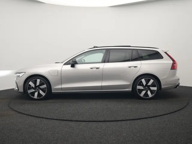 Volvo V60 T6 Recharge AWD LONG RANGE Plus Dark PHEV 350pk Dealer O.H. | Panodak | Adaptive Cruise |...