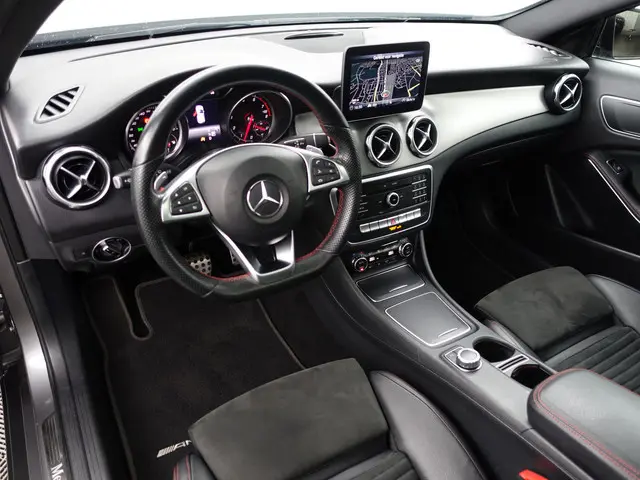 Mercedes-Benz GLA-klasse 180 AMG Night Edition Aut- Panoramadak, Sfeerverlichting, Camera, Dynamic S...