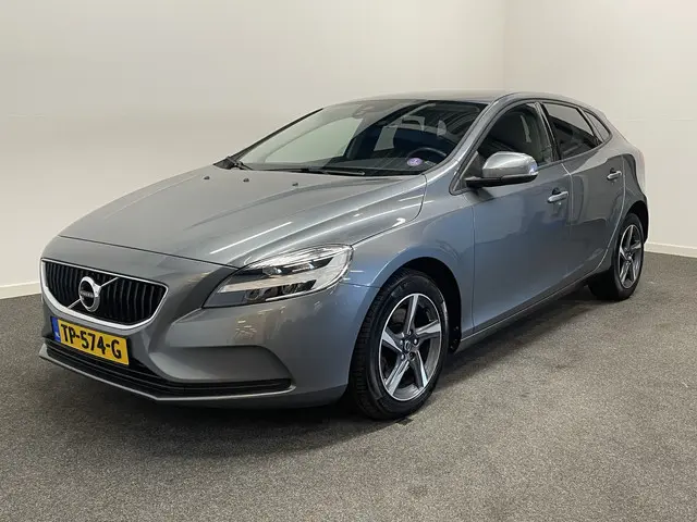 Volvo V40 2.0 123pk  Momentum LED koplampen/ Stoel verw./ Navi/ Cruise