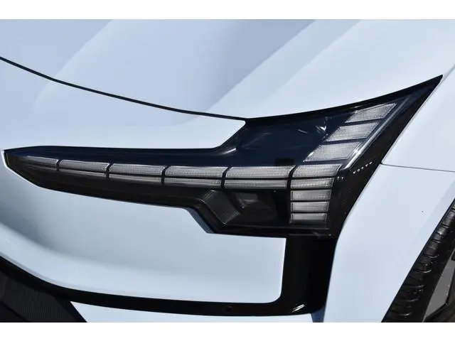 Volvo EX30 Extended Range Plus 69 kWh | Blis | Camera Achter | Elektr. Achterklep | 19'' | PDC V+A |