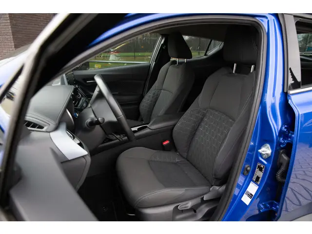 Toyota C-HR 1.8 Hybrid Dynamic ,  Achteruitrijcamera, Keyless