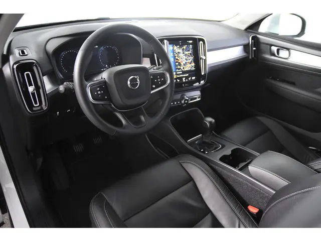 Volvo XC40 1.5 T2 Momentum *1ste Eigenaar*Leer*Navigatie*Stoelverwarming*Camera*