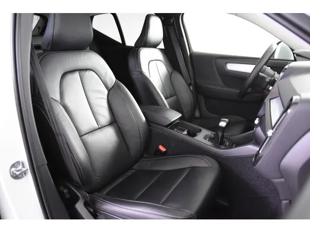 Volvo XC40 1.5 T2 Momentum *1ste Eigenaar*Leer*Navigatie*Stoelverwarming*Camera*