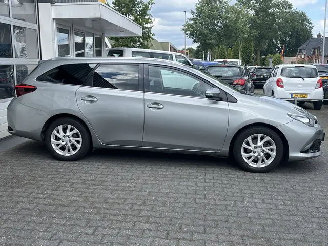 Toyota Auris Touring Sports 1.2T Energy Plus Automaat Climate control Cruise control Trekhaak