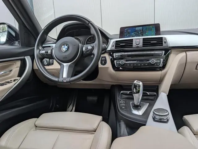 BMW 3-serie Touring 330i xDrive M Sport | Panorama | LED | HUD | HiFi | Keyless