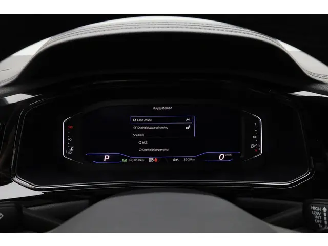 Volkswagen T-Roc 1.5 TSI 150 pk DSG R-Line Edition | Panoramadak | Stuur-/stoelverwarming | Achterui...