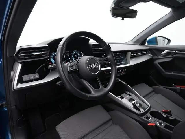 Audi A3 Sportback 30 TFSI 110 pk S-tronic Ambition | Panoramadak | Sportstoelen | Navigatie | Parkee...