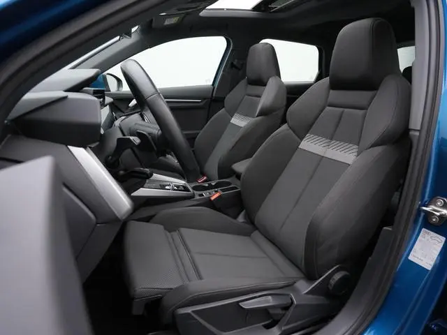 Audi A3 Sportback 30 TFSI 110 pk S-tronic Ambition | Panoramadak | Sportstoelen | Navigatie | Parkee...