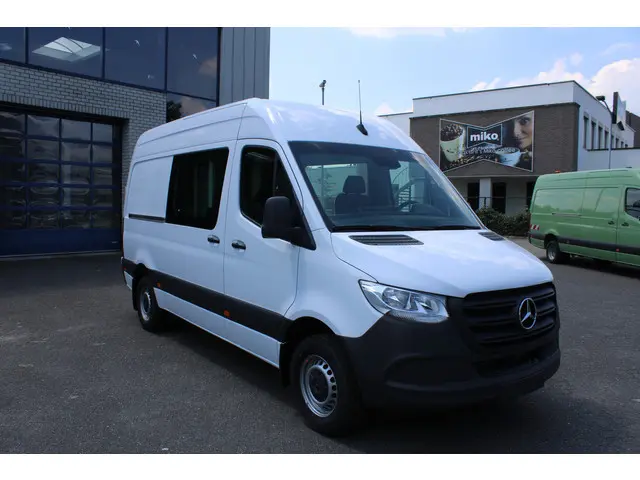 Mercedes-Benz Sprinter 317 CDI L2H2 DC 3500 kg trekhaak, MBUX met camera, Geveerde stoel