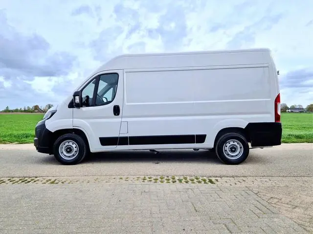 Fiat Ducato 2.2 MultiJet 140 S&S L2H2 3.5t - 140 Pk - Euro 6 - Groot Scherm - Navi - ParkeerCamera -...