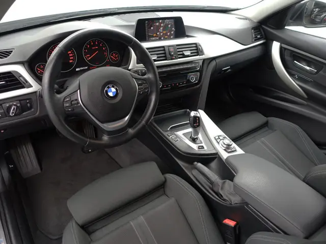 BMW 3-serie 330e High Executive Aut- Sport Interieur, Xenon Led, Sfeerverlichting, Dynamic Select, S...