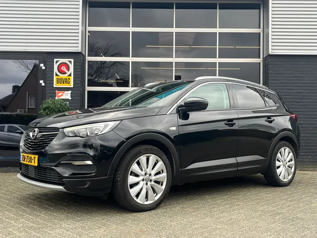 Opel Grandland X 1.2 Turbo Executive, Airco, CarPlay, Cruise, Lane Assist, Trekhaak, PDC, NAP
