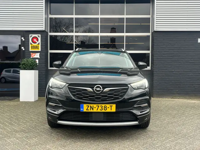 Opel Grandland X 1.2 Turbo Executive, Airco, CarPlay, Cruise, Lane Assist, Trekhaak, PDC, NAP