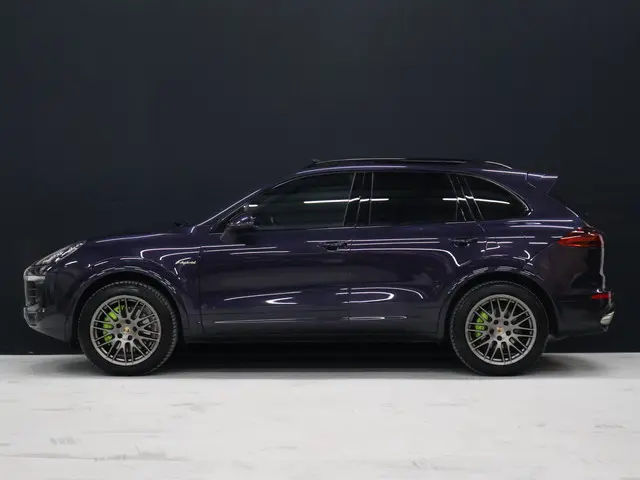 Porsche Cayenne 3.0 S E-Hybrid Platinum Edition [LUCHTVERING, SCHUIFKANTELDAK, TREKHAAK UITKLAPBAAR,...