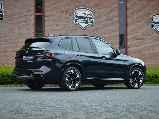 BMW iX3