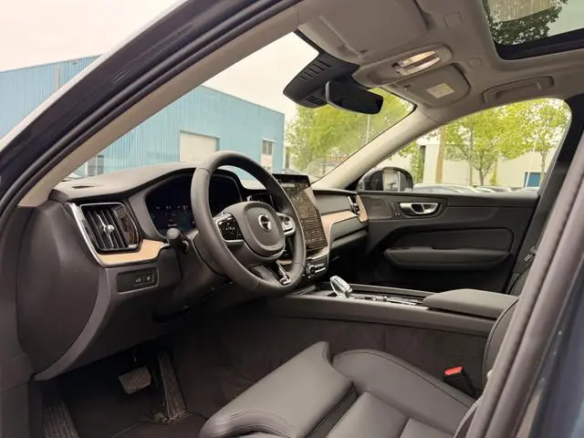 Volvo XC60 2.0 T8 Plug-in hybrid AWD Ultra Dark Facelift model l 21 inc l 360 l stoel verwarming l 4...