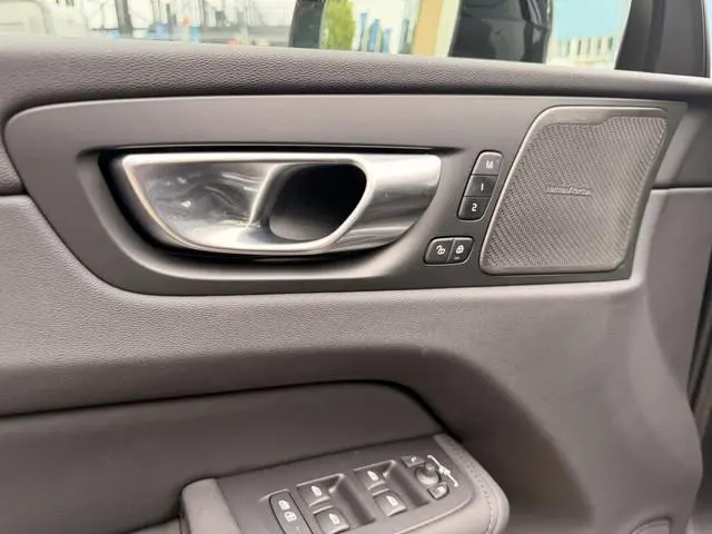 Volvo XC60 2.0 T8 Plug-in hybrid AWD Ultra Dark Facelift model l 21 inc l 360 l stoel verwarming l 4...