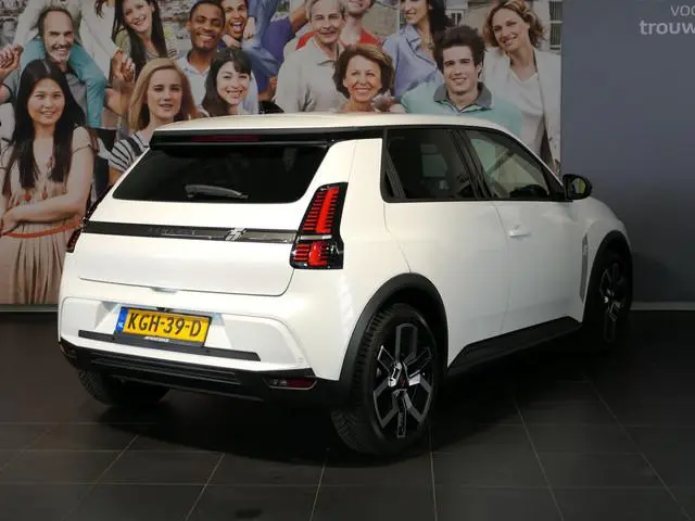 Renault 5 comfort range techno 52 kWh *Vraag naar beschikbaarheid!* - Stoel en stuurverwarming - All...