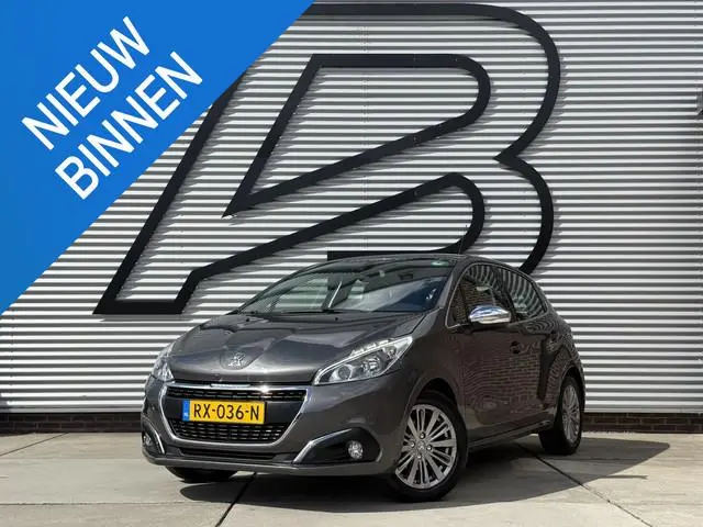 Peugeot 208 1.2 PureTech Blue Lease Executive 2e Eigenaar|Navi|Carplay|D-riem vv in 2025|Trekhaak|PD...