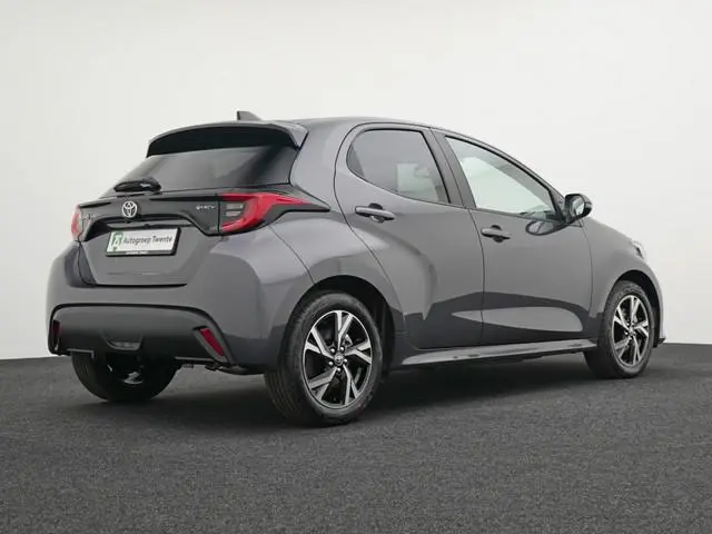Toyota Yaris 1.5 Hybrid 115 Dynamic | LED | Camera | Private lease 459,- p.m.